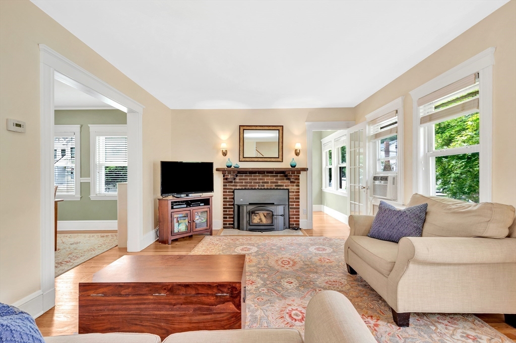 34 Katherine Road Stoneham, MA 02180 - Photo 3 of 22 Gallery Image 3