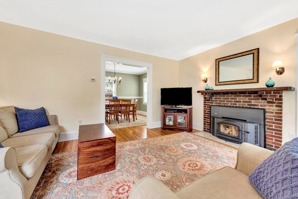 34 Katherine Road Stoneham, MA 02180 - Photo 4 of 22 Gallery Image 4