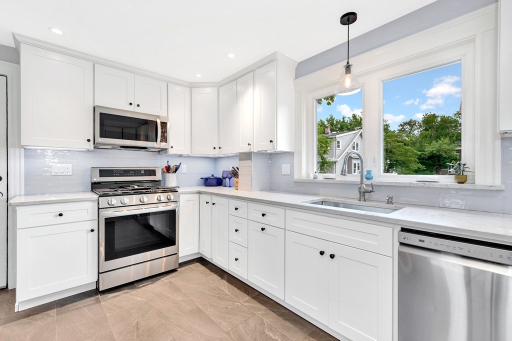 34 Katherine Road Stoneham, MA 02180 - Photo 8 of 22 Gallery Image 8