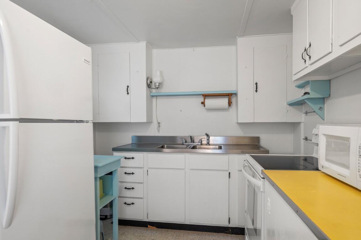 61 Van Horn Road Boothbay, ME 04544 - Photo 13 of 33 13
