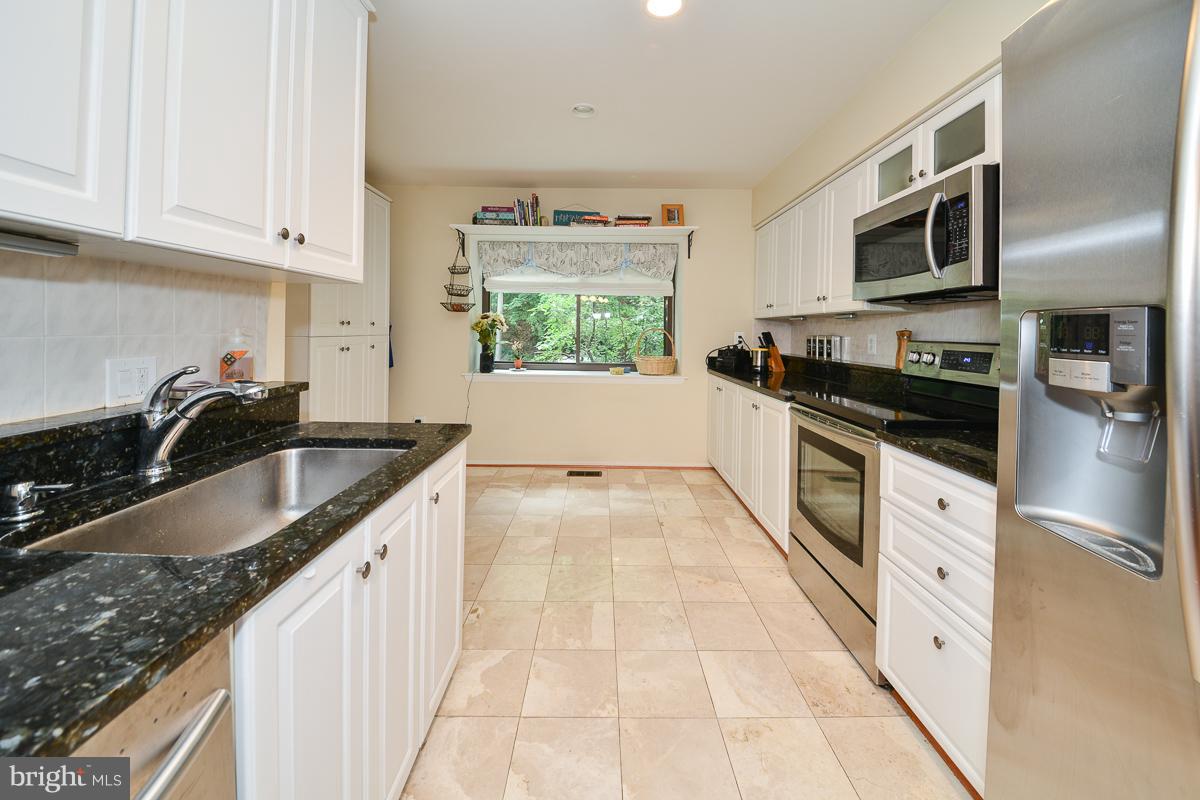 2341 Millennium Lane Reston, VA 20191 - Photo 3 of 25 Kitchen