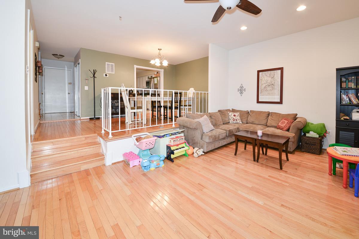 2341 Millennium Lane Reston, VA 20191 - Photo 7 of 25 Living Room