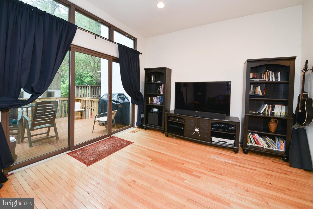 2341 Millennium Lane Reston, VA 20191 - Photo 8 of 25 Living Room