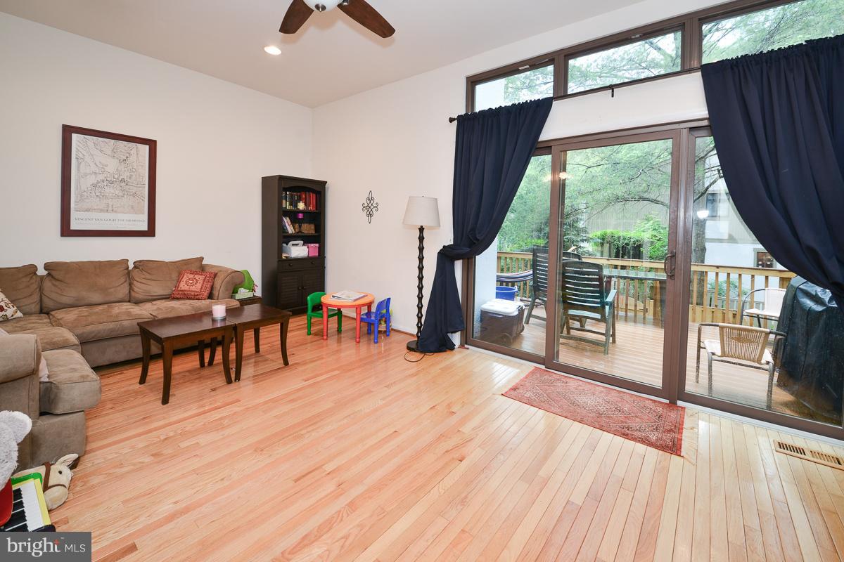 2341 Millennium Lane Reston, VA 20191 - Photo 9 of 25 Living Room