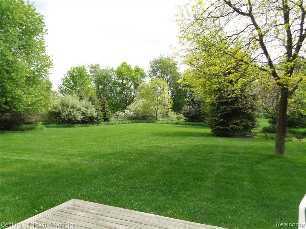 8293 Holcomb Road Clarkston, MI 48348 - Photo 20 of 22 Privacy Surrounding you