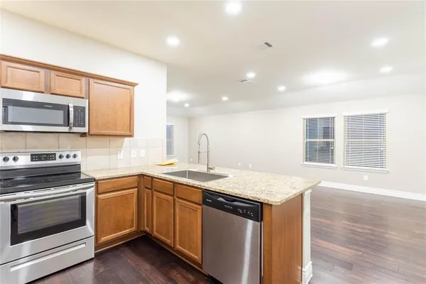 $2,295 | 1009 Riverstone Trail, Princeton, TX 75407