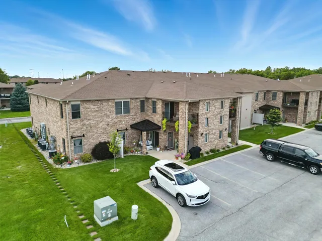 $349,800 | 1343 Prairie Drive, Crown Point, IN 46307