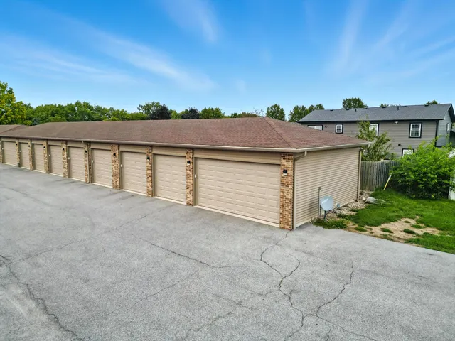 $349,800 | 1343 Prairie Drive, Crown Point, IN 46307