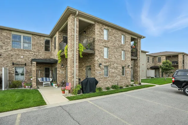 $349,800 | 1343 Prairie Drive, Crown Point, IN 46307