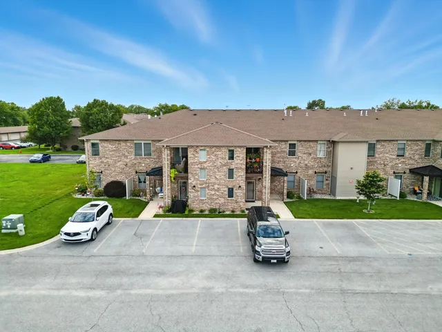 $349,800 | 1343 Prairie Drive, Crown Point, IN 46307