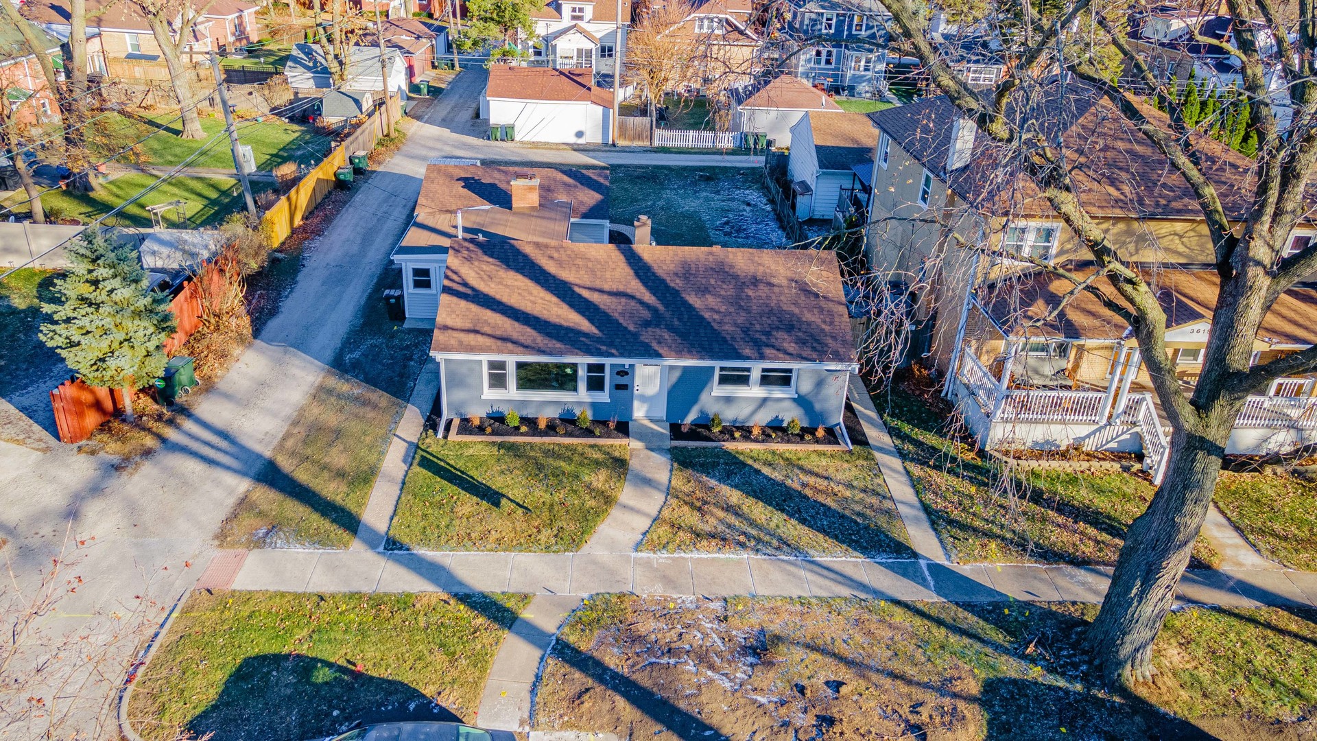 3615 Raymond Avenue Brookfield, IL 60513 - Photo 43 of 49 view of a house with swimming pool