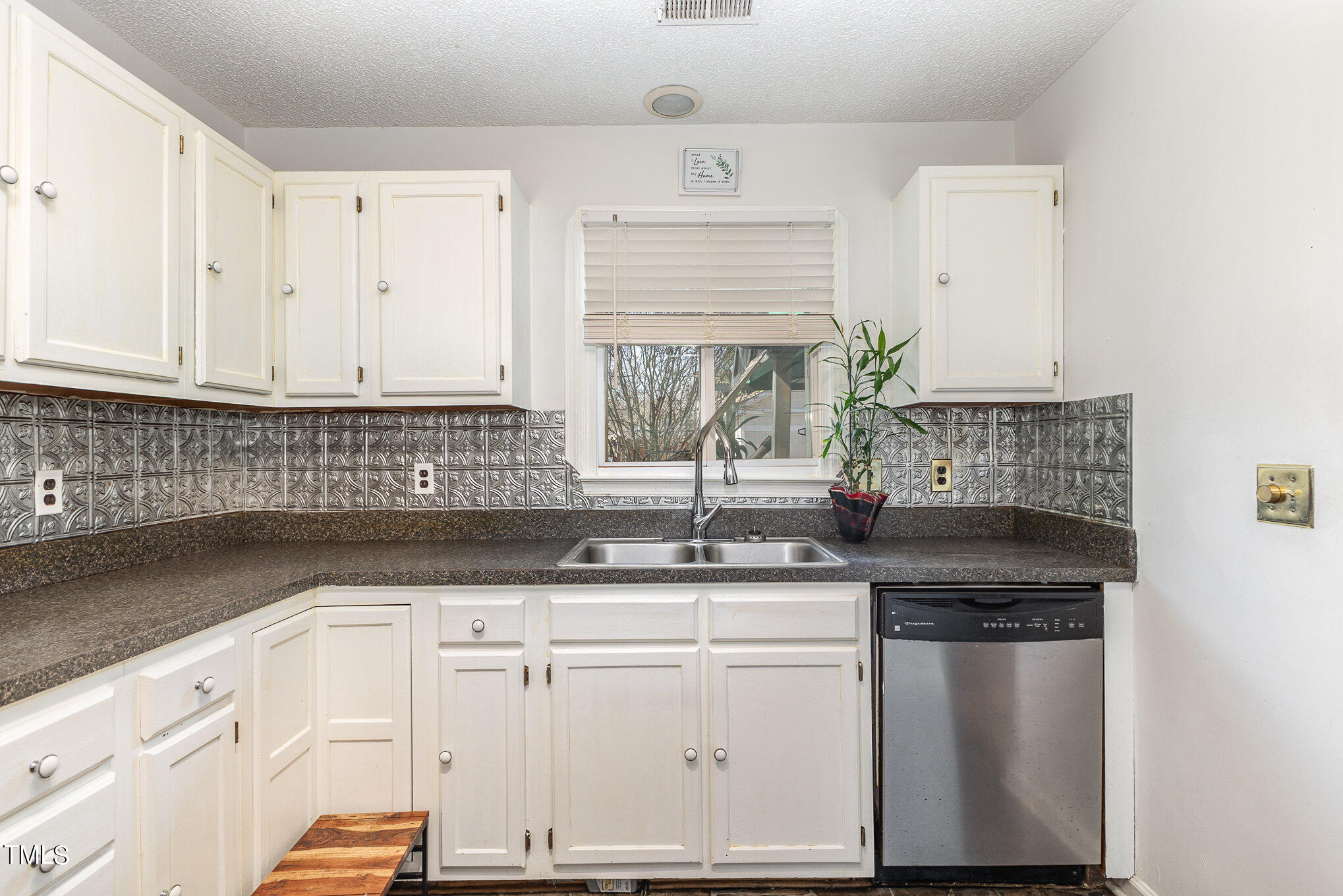 5620 Continental Way Raleigh, NC 27610 - Photo 12 of 24 001_cy1a0787-edit