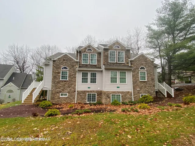 $619,000 | 12 Beechwood Road, Lake Harmony, PA 18624