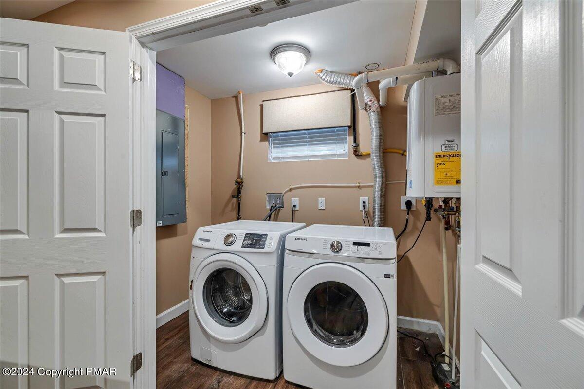 12 Beechwood Road Lake Harmony, PA 18624 - Photo 34 of 45 a utility room with dryer and washer