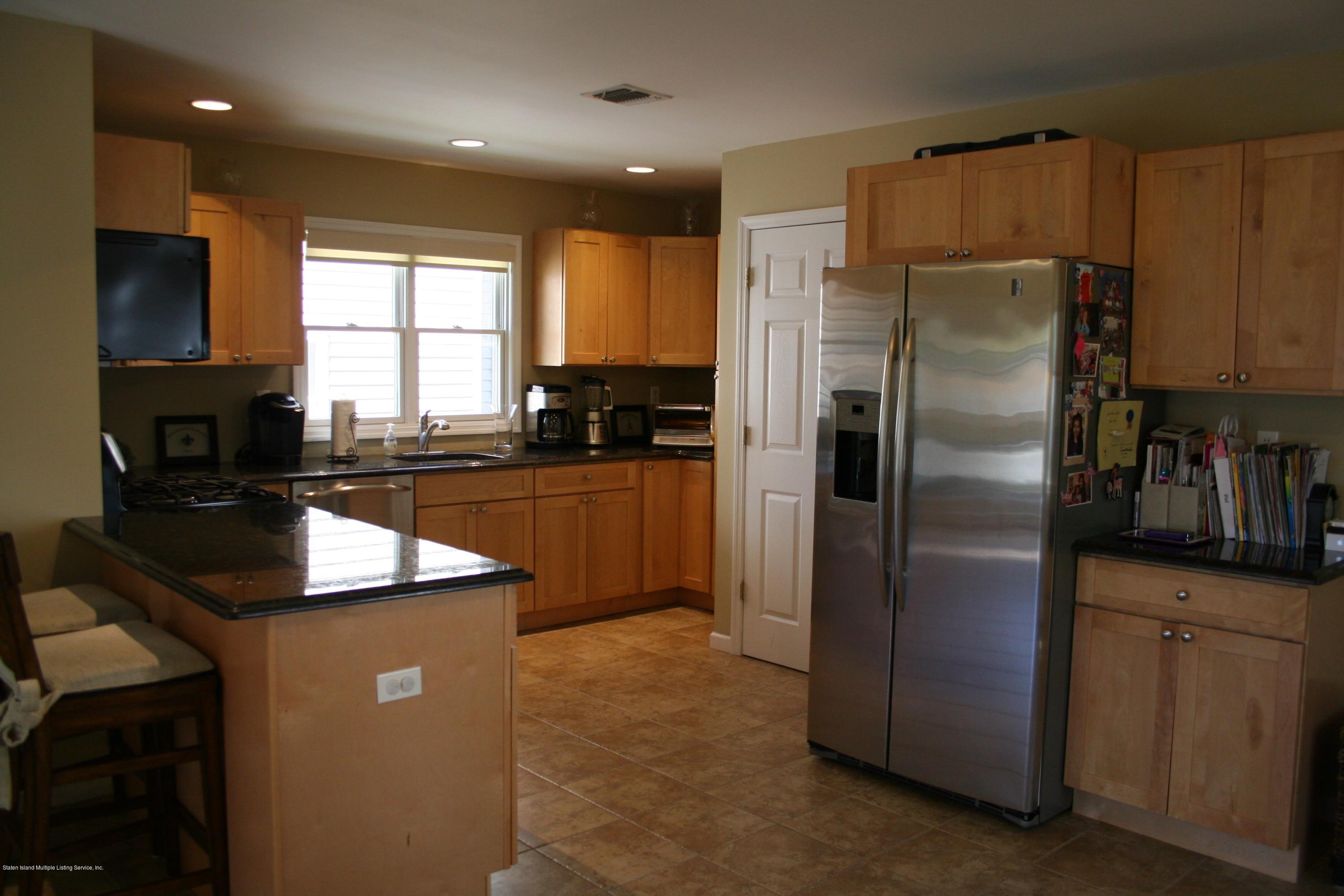 182 Windsor Road Staten Island, NY 10314 - Photo 4 of 18 11