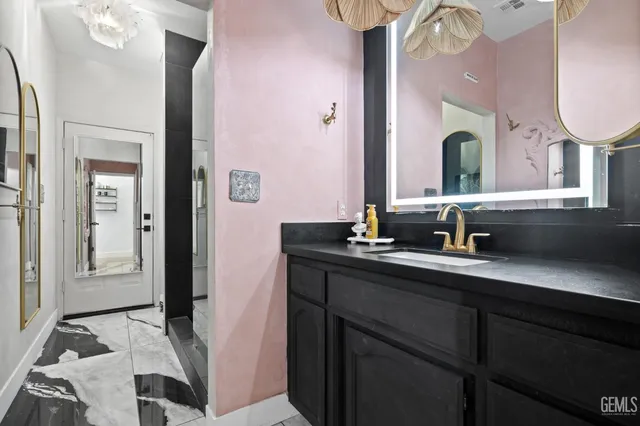 a view of an house with backyard and pool