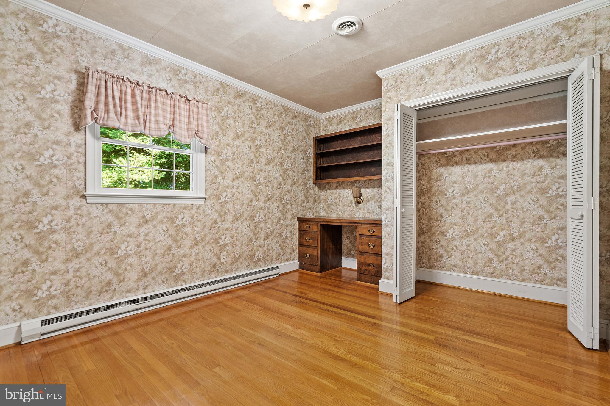 16014 Braggs Corner Road Culpeper, VA 22701 - Photo 20 of 43 Bedroom with built in desk