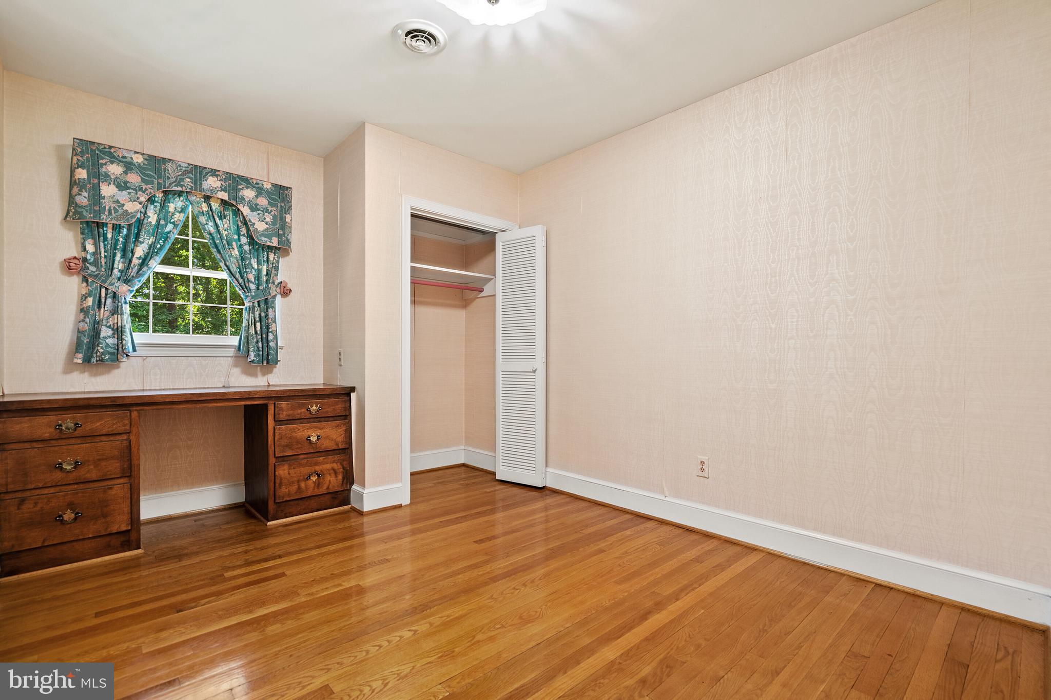 16014 Braggs Corner Road Culpeper, VA 22701 - Photo 24 of 43 Bedroom with built in desk