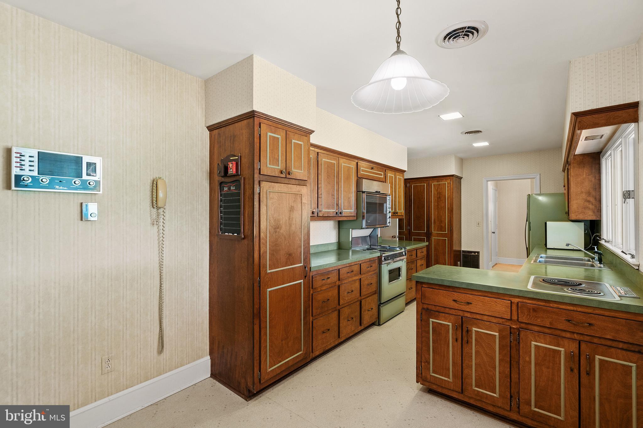 16014 Braggs Corner Road Culpeper, VA 22701 - Photo 8 of 43 Kitchen breakfast area