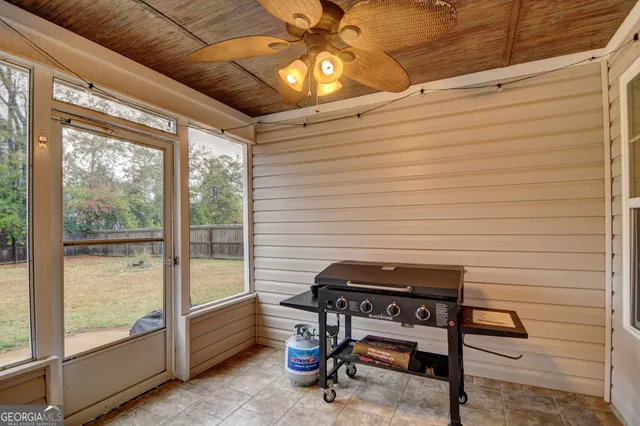 a view of a livingroom with furniture