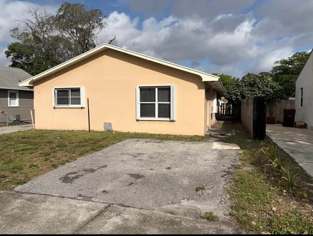 $1,550 | 717 46th Street, West Palm Beach, FL 33407
