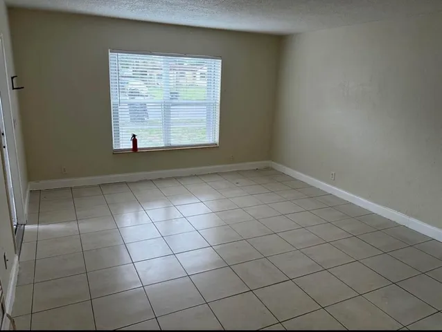 $1,550 | 717 46th Street, West Palm Beach, FL 33407