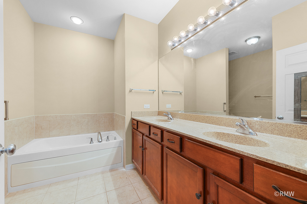 981 Oak Ridge Boulevard Elgin, IL 60120 - Photo 19 of 46 Gallery Image 19