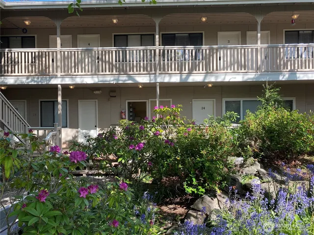 a view of a chair and bench in the porch