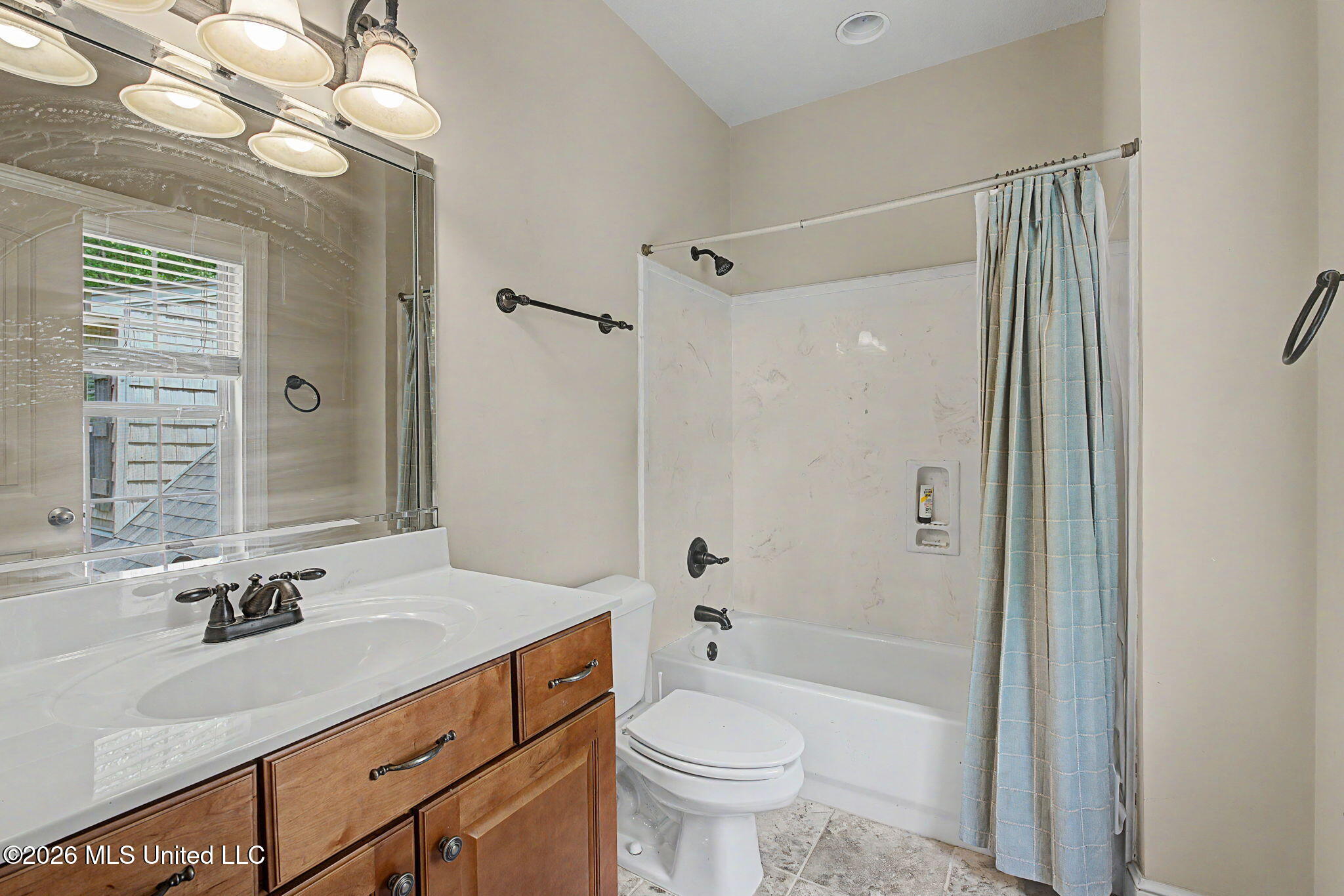 8 Crockett Loop Hernando, MS 38632 - Photo 31 of 50 Bedroom 5 - Bathroom
