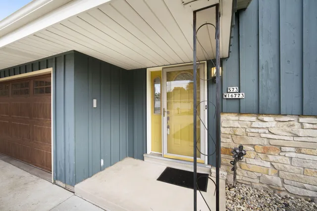 $454,900 | S73W16773 Briargate Lane, Muskego, WI 53150