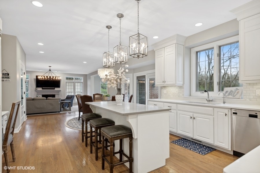 134 West 59th Street Burr Ridge, IL 60527 - Photo 8 of 41 a large kitchen with a table and chairs
