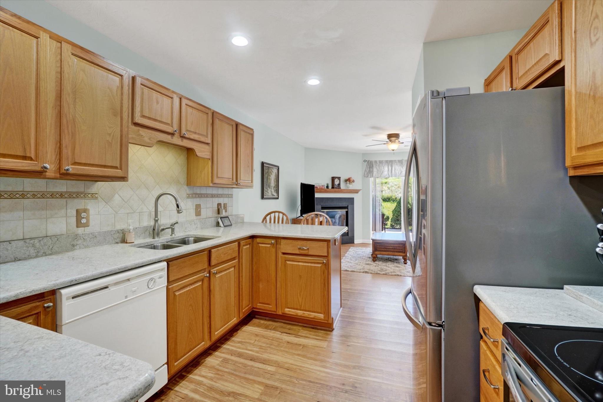 7076 Seneca Ridge Drive York, PA 17403 - Photo 8 of 28 Gallery Image 8
