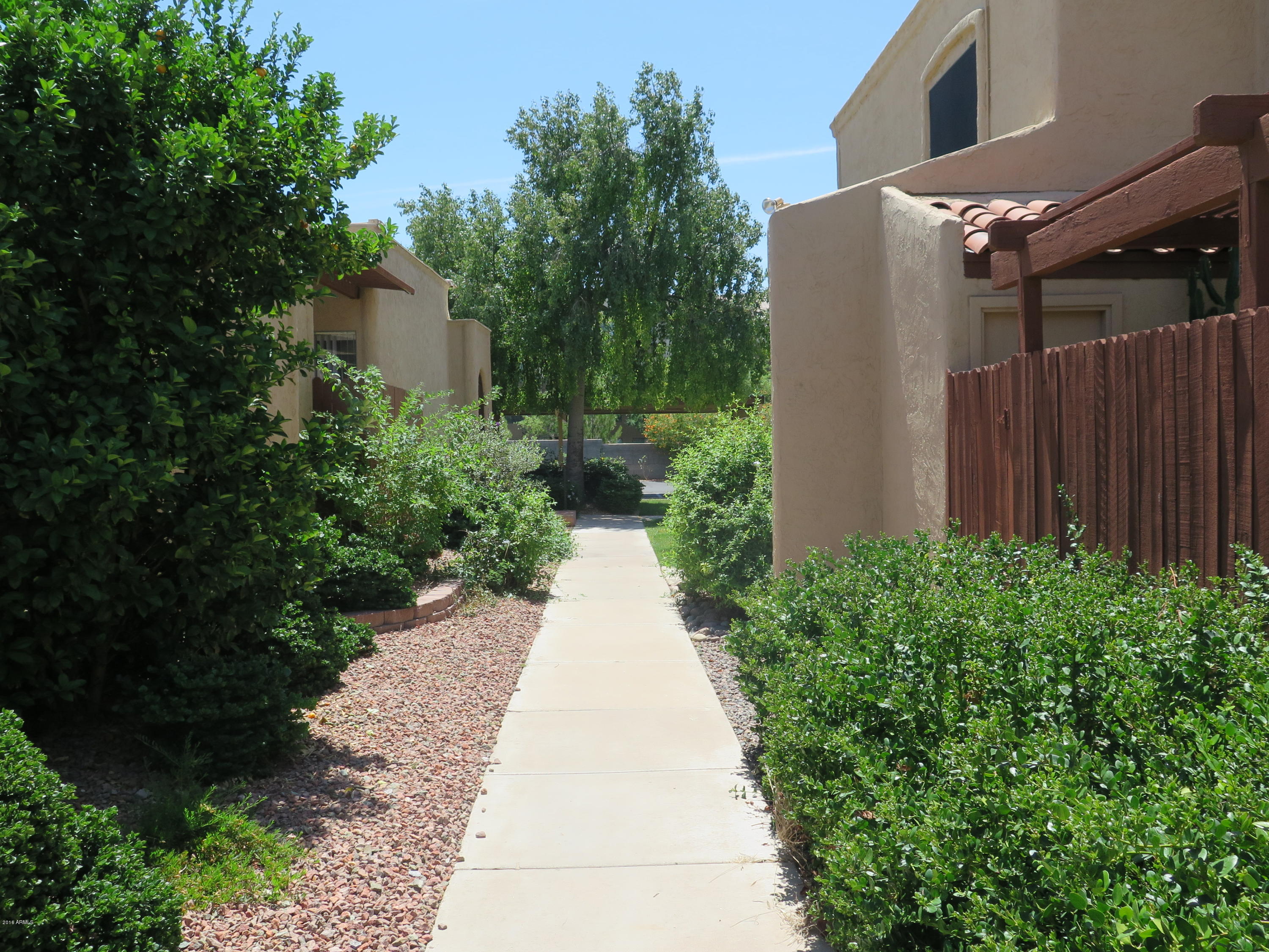 1020 East Pueblo Road Phoenix, AZ 85020 - Photo 23 of 32 Walkway