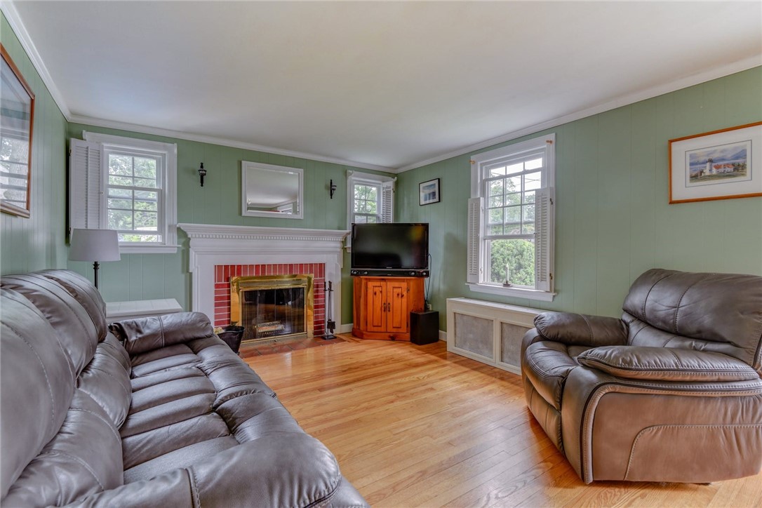 31 Edgehill Road Warwick, RI 02889 - Photo 14 of 30