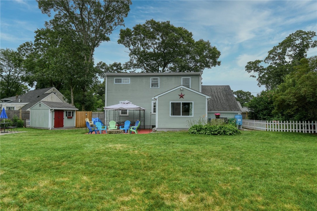 31 Edgehill Road Warwick, RI 02889 - Photo 3 of 30