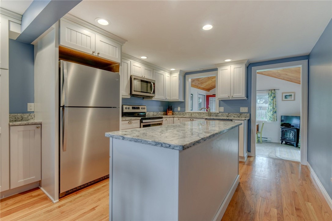 31 Edgehill Road Warwick, RI 02889 - Photo 6 of 30
