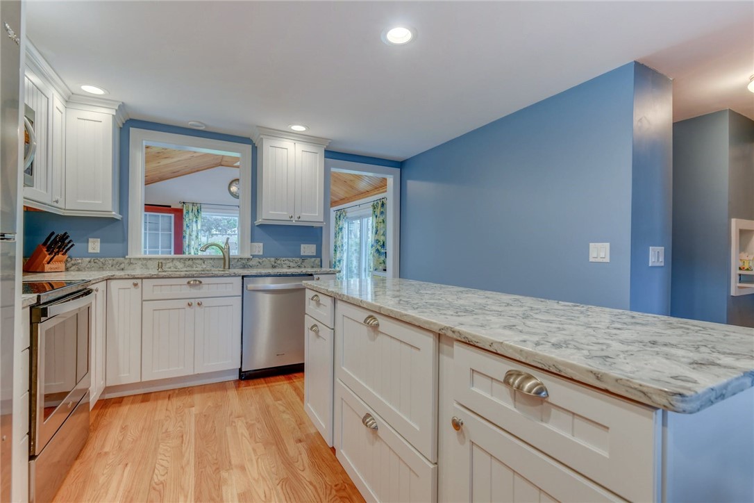 31 Edgehill Road Warwick, RI 02889 - Photo 7 of 30