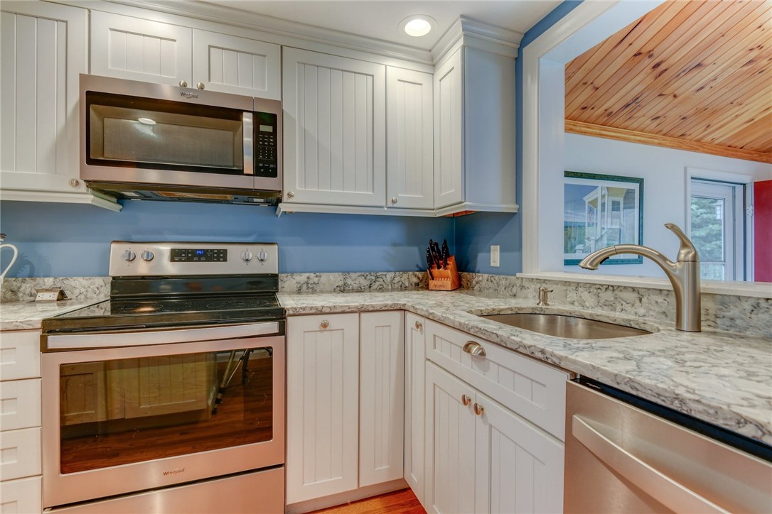 31 Edgehill Road Warwick, RI 02889 - Photo 8 of 30
