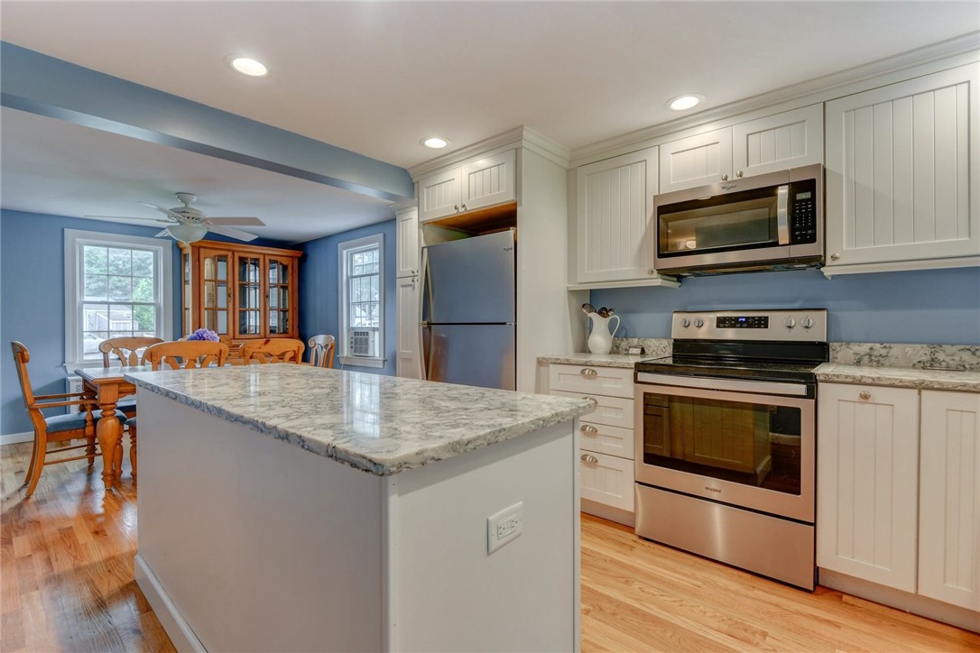 31 Edgehill Road Warwick, RI 02889 - Photo 9 of 30