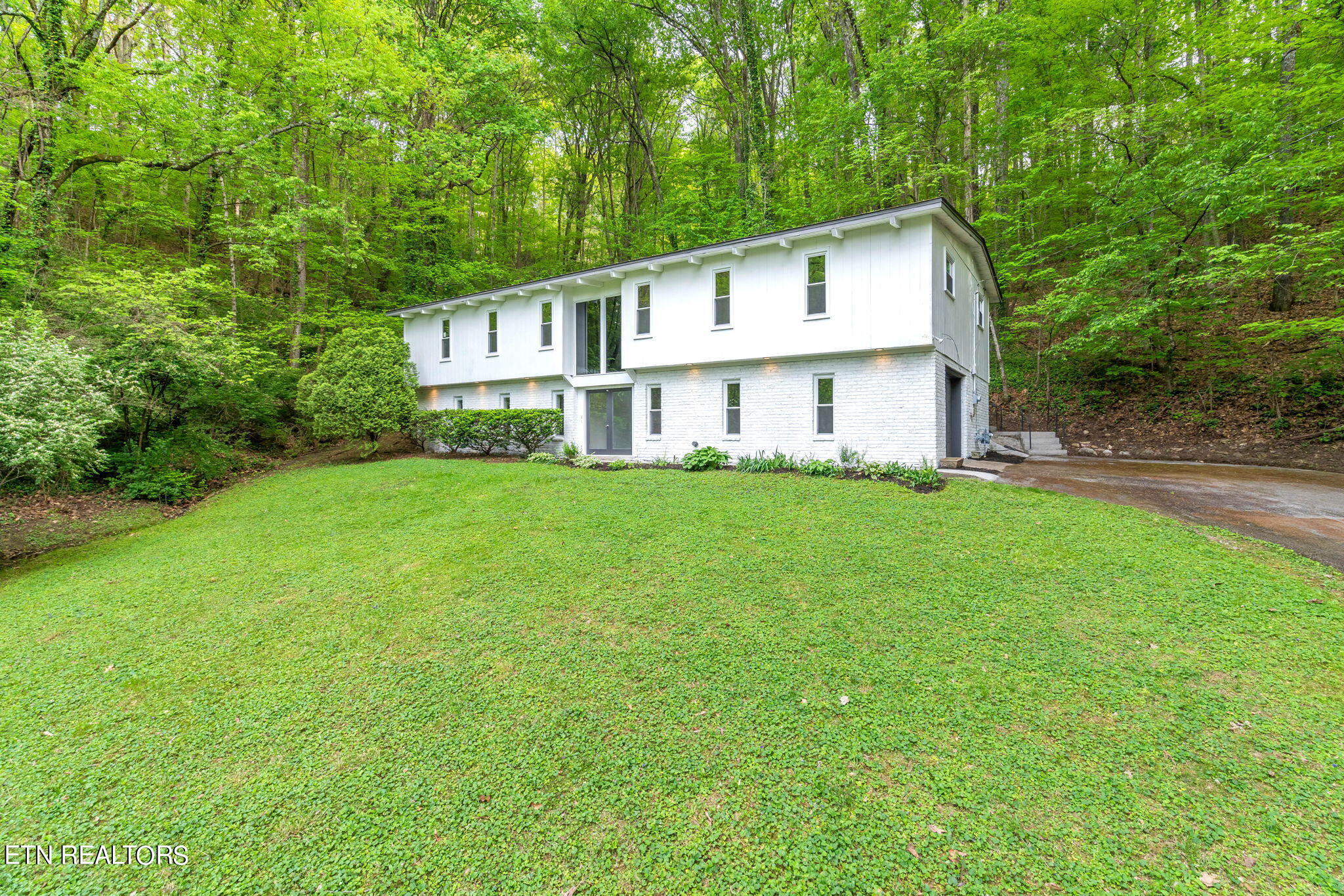 6828 Reddege Road Knoxville, TN 37918 - Photo 2 of 42 2-web-or-mls-6828 Reddege Road-3