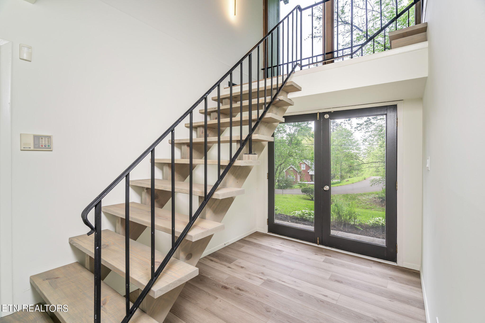 6828 Reddege Road Knoxville, TN 37918 - Photo 4 of 42 6-web-or-mls-6828 Reddege Road-7