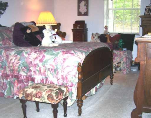 555 Sloop Road, Unit 16 Pittsburgh, PA 15237 - Photo 8 of 18 Master Bedroom.