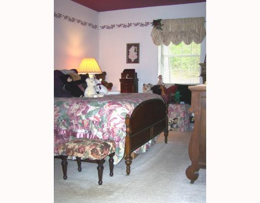 555 Sloop Road, Unit 16 Pittsburgh, PA 15237 - Photo 9 of 18 Master Bedroom.