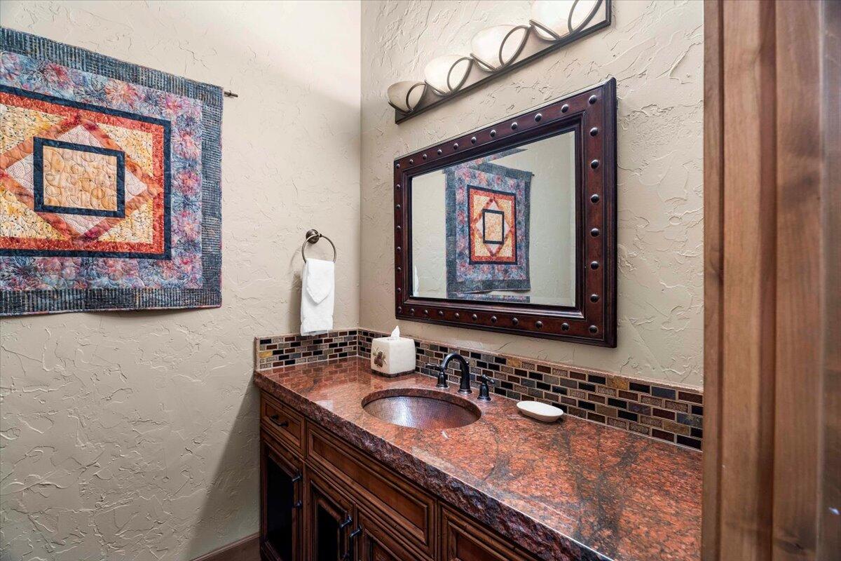 56184 Sable Rock Loop Bend, OR 97707 - Photo 45 of 72 Powder room on the main