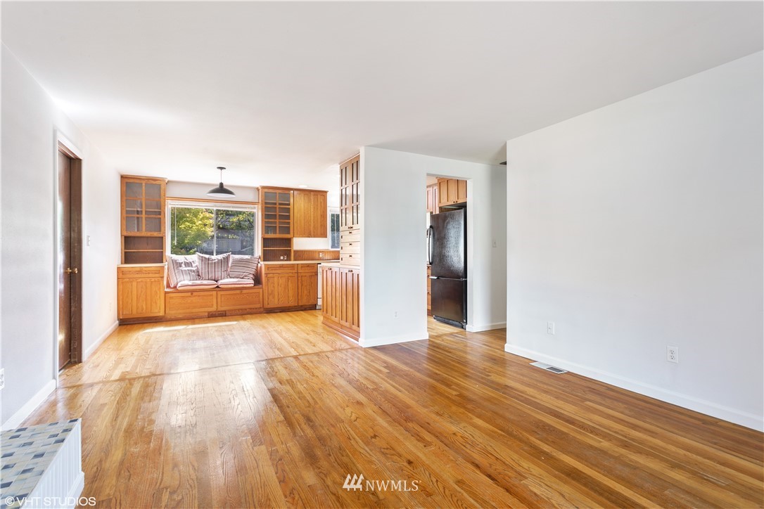 12207 Southeast 165th Street Renton, WA 98058 - Photo 3 of 20 Gallery Image 3