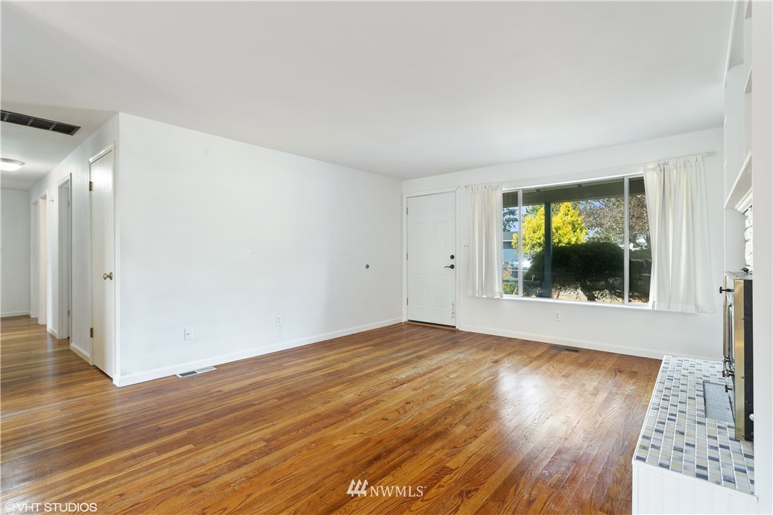 12207 Southeast 165th Street Renton, WA 98058 - Photo 4 of 20 Gallery Image 4