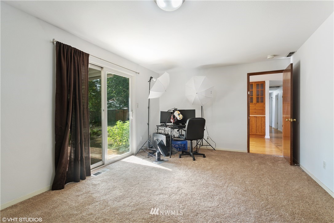 12207 Southeast 165th Street Renton, WA 98058 - Photo 9 of 20 Gallery Image 9