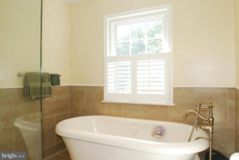 12621 Billington Road Silver Spring, MD 20904 - Photo 28 of 30 Master Bath #2