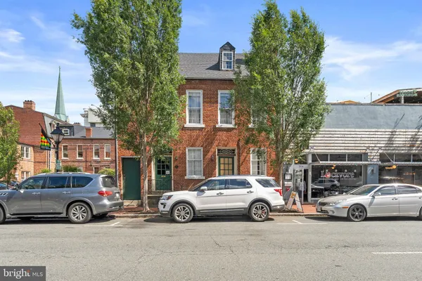 $1,725 | 312 William Street, Fredericksburg, VA 22401