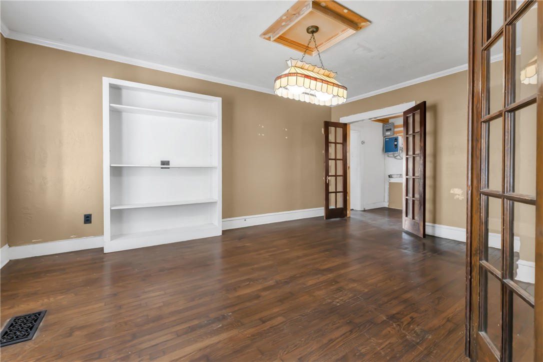 800 South Ennis Street Bryan, TX 77803 - Photo 15 of 38 a view of an empty room with a window